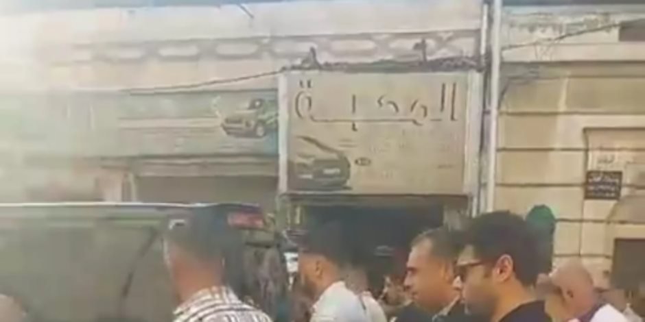تشييع جثمان ضحية عاصفة الإسكندرية إثر سقوط شرفة عقار عليه.. فيديو تشييع جثمان ضحية عاصفة الإسكندرية إثر سقوط شرفة عقار عليه.. فيديو