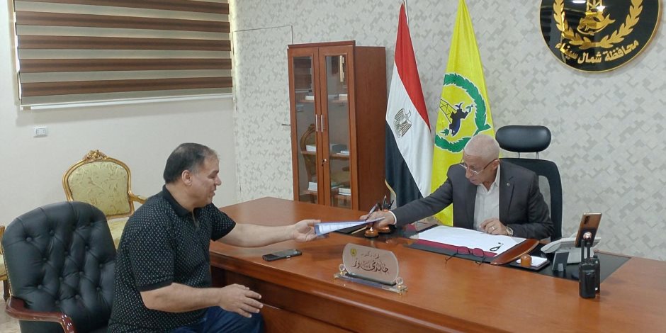 "مجاور" يصدق على تشغيل عدد من المخابز بشمال سيناء.. ويوجه بتوفير احتياجات المواطنين بجودة عالية "مجاور" يصدق على تشغيل عدد من المخابز بشمال سيناء.. ويوجه بتوفير احتياجات المواطنين بجودة عالية
