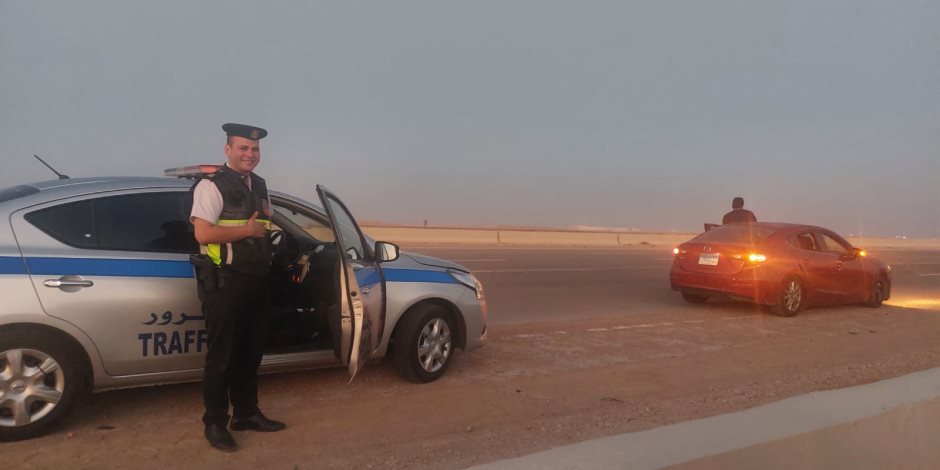 صحفية توجه الشكر لقوة تأمين طريق الساحل الشمالى لمساعدتها بعد تعرض سيارتها لعطل صحفية توجه الشكر لقوة تأمين طريق الساحل الشمالى لمساعدتها بعد تعرض سيارتها لعطل