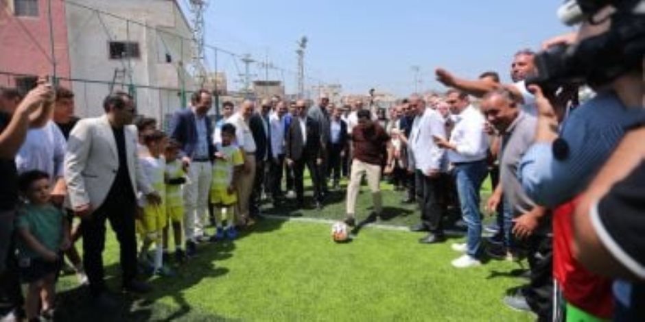 وزير الشباب يتحدى محافظ دمياط فى مباراة "ضربات جزاء" بافتتاح ملعب كفر سعد