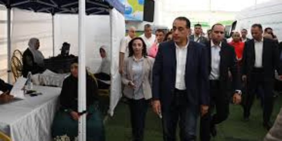 مواطن لرئيس الوزراء: المركز التكنولوجى ساهم فى تقليل وقت إنهاء الخدمة وتبسيطها مواطن لرئيس الوزراء: المركز التكنولوجى ساهم فى تقليل وقت إنهاء الخدمة وتبسيطها