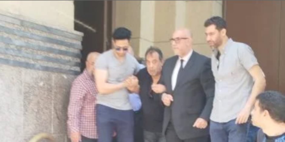 مدحت العدل ومحمد الشرنوبى يشاركان فى تشييع جنازة نجل صلاح الشرنوبى مدحت العدل ومحمد الشرنوبى يشاركان فى تشييع جنازة نجل صلاح الشرنوبى