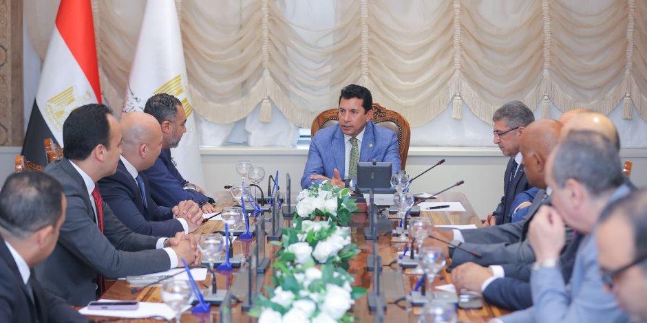 وزير الشباب والرياضة يشهد توقيع بروتوكول تعاون مع ڤودافون مصر وزير الشباب والرياضة يشهد توقيع بروتوكول تعاون مع ڤودافون مصر