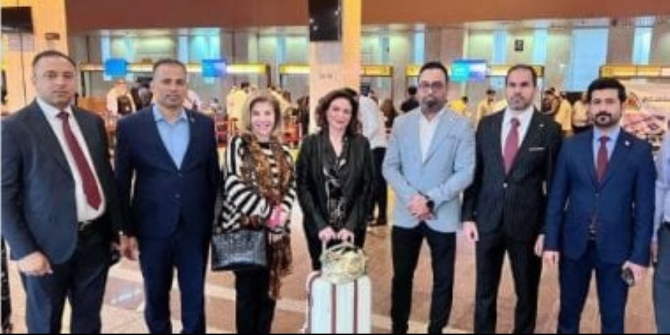 إلهام شاهين وهالة سرحان تصلان إلى مصر إلهام شاهين وهالة سرحان تصلان إلى مصر