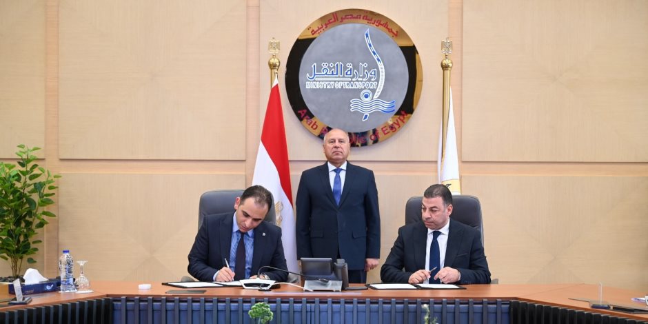 وزير الصناعة والنقل يشهد توقيع عقد ترخيص شركة "رحلة رايدز لتنظيم خدمات النقل البري" وزير الصناعة والنقل يشهد توقيع عقد ترخيص شركة "رحلة رايدز لتنظيم خدمات النقل البري"