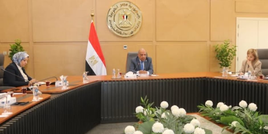 وزير الكهرباء يبحث مع وفدى بنك الاستثمار والاتحاد الأوروبيين سبل دعم الشراكة وتعزيز  التعاون والعمل المشترك 