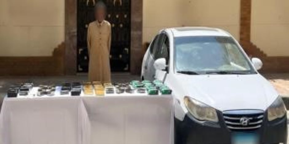 بحوزتهم كمية تقدر بـ72 مليون جنيه.. ضبط عناصر من متجري المخدرات بالسويس بحوزتهم كمية تقدر بـ72 مليون جنيه.. ضبط عناصر من متجري المخدرات بالسويس