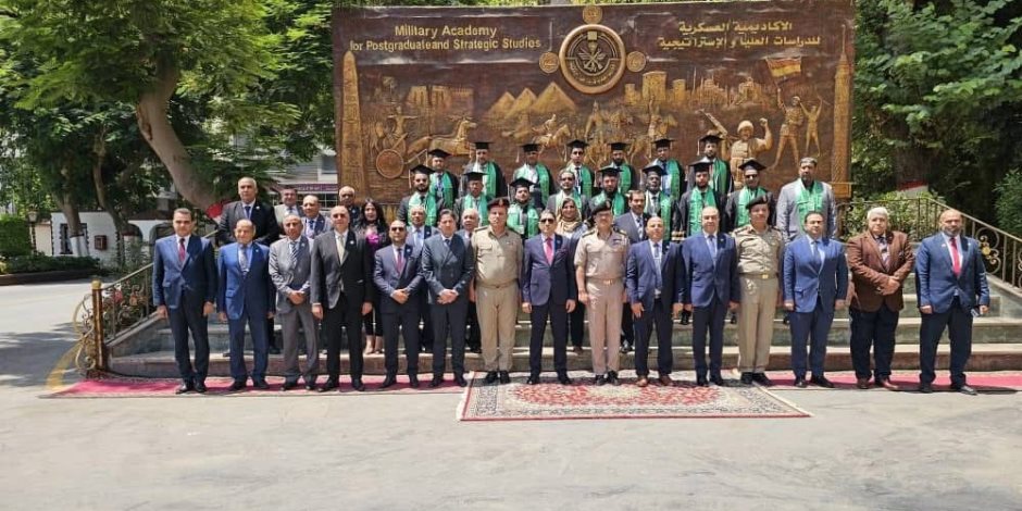 الأكاديمية العسكرية تشهد تخريج أول دفعة من البرنامج التدريبي لقيادات وزارة العمل الليبية الأكاديمية العسكرية تشهد تخريج أول دفعة من البرنامج التدريبي لقيادات وزارة العمل الليبية