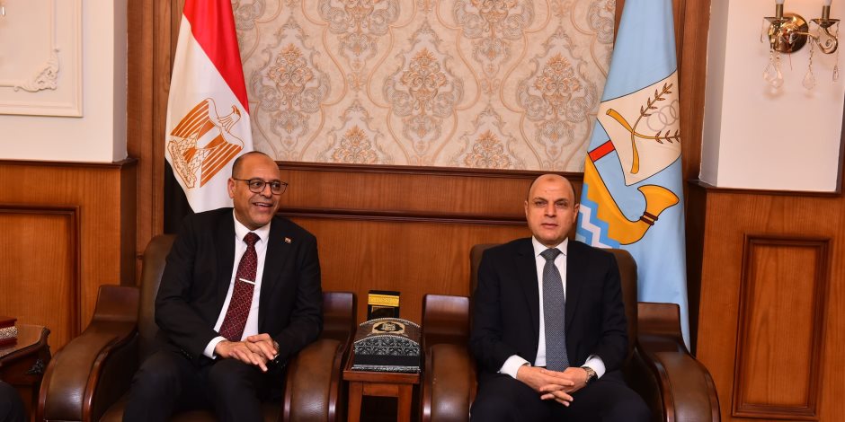 وزير العمل يلتقى محافظ كفر الشيخ لبحث تفعيل سُـبل التعاون في الملفات المشتركة وزير العمل يلتقى محافظ كفر الشيخ لبحث تفعيل سُـبل التعاون في الملفات المشتركة