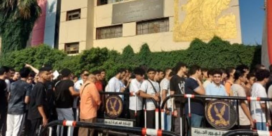 طلاب الثانوية العامة بعد امتحان العربي : البداية مشجعة والأسئلة في مستوى الطالب المتوسط 