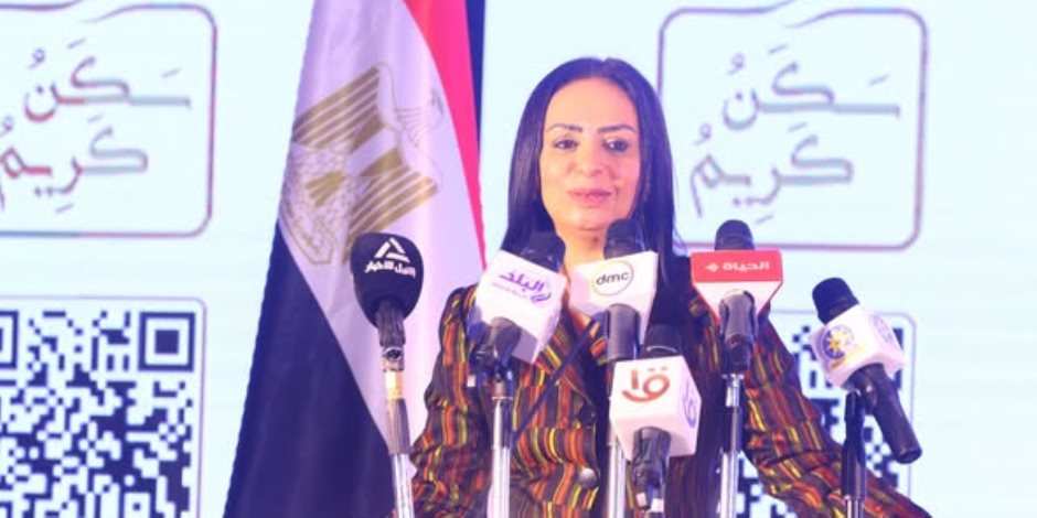 وزيرة التضامن تقود حملة تبرعات لمبادرة "سكن كريم" وتجمع 377 مليون جنيه وزيرة التضامن تقود حملة تبرعات لمبادرة "سكن كريم" وتجمع 377 مليون جنيه