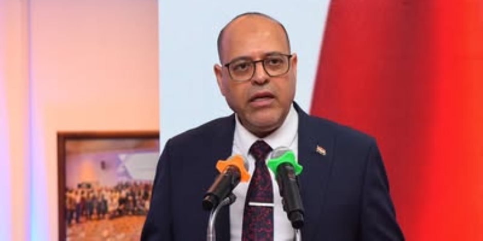 وزير العمل يُسلم 50 عقد عمل لذوي همم من أبناء"القاهرة".. و"مُهمات وقاية" للعاملين في "مشروع المونوريل" وزير العمل يُسلم 50 عقد عمل لذوي همم من أبناء"القاهرة".. و"مُهمات وقاية" للعاملين في "مشروع المونوريل"