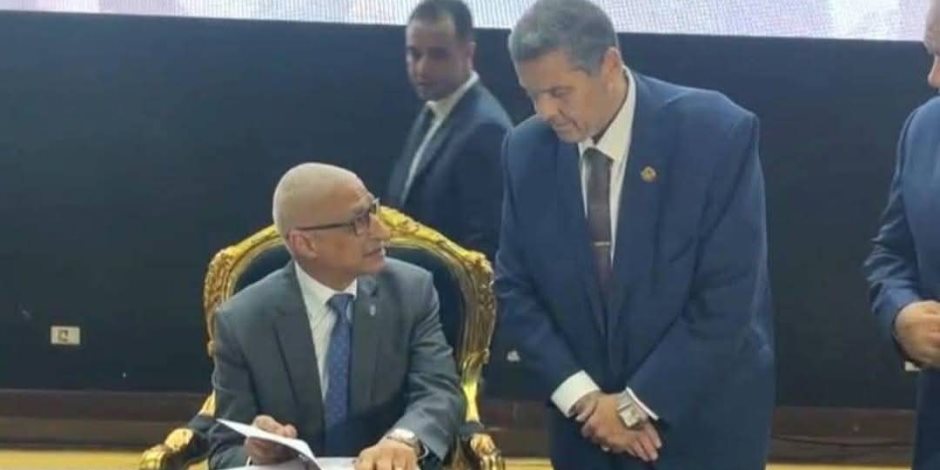 محافظ شمال سيناء يعتمد نتيجة الشهادة الإعدادية بنسبة نجاح 75.6% محافظ شمال سيناء يعتمد نتيجة الشهادة الإعدادية بنسبة نجاح 75.6%