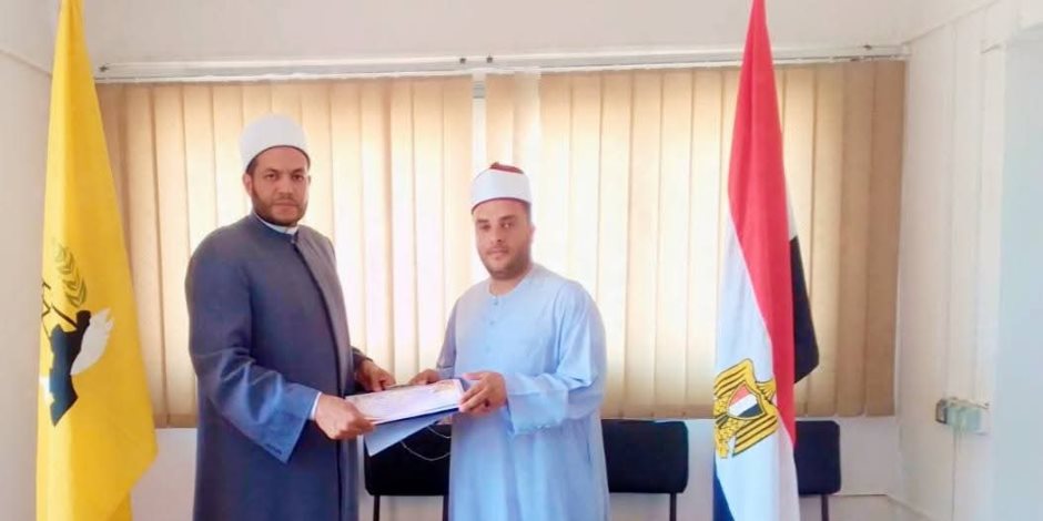 إمام مسجد بالعريش ينقذ حياة مواطن اصيب بغيبوبة سكر أثناء أداءه للصلاة.. أعرف التفاصيل (صور) إمام مسجد بالعريش ينقذ حياة مواطن اصيب بغيبوبة سكر أثناء أداءه للصلاة.. أعرف التفاصيل (صور)