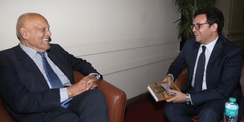 وزير الثقافة يستقبل السير مجدي يعقوب قبيل احتفالية تكريمه والإعلان عن تفاصيل تمثال "طبيب القلوب" وزير الثقافة يستقبل السير مجدي يعقوب قبيل احتفالية تكريمه والإعلان عن تفاصيل تمثال "طبيب القلوب"