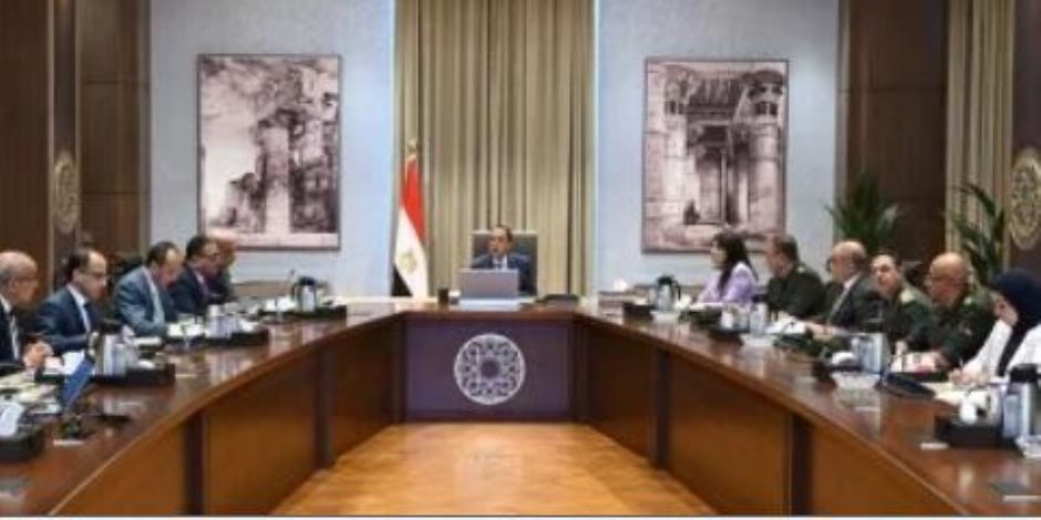 الحكومة: استبدال اللمبات غير الموفرة بـ"ليد" فى المباني الحكومية بالعاصمة الإدارية الحكومة: استبدال اللمبات غير الموفرة بـ"ليد" فى المباني الحكومية بالعاصمة الإدارية