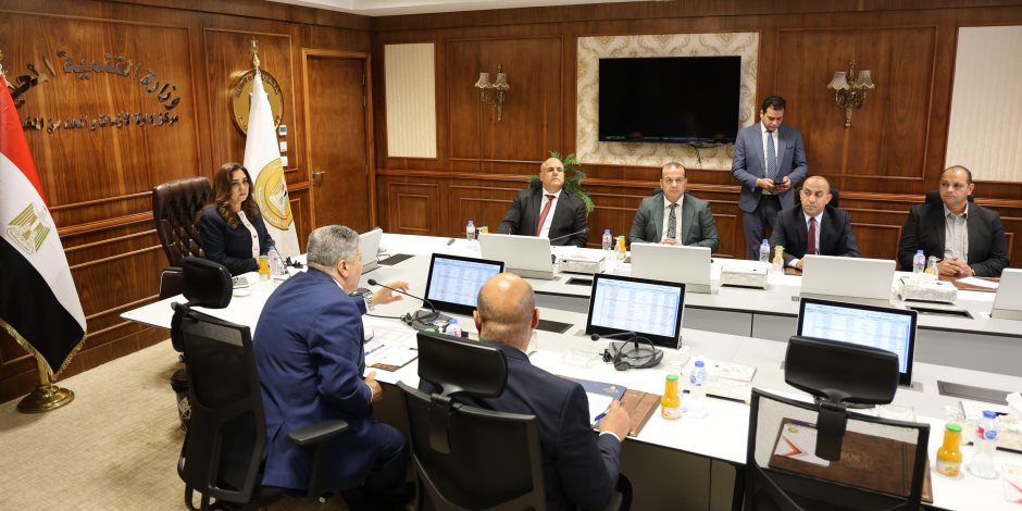 وزيرة التنمية المحلية تتابع مع سكرتيري عموم المحافظات مستجدات ملفات التصالح وزيرة التنمية المحلية تتابع مع سكرتيري عموم المحافظات مستجدات ملفات التصالح