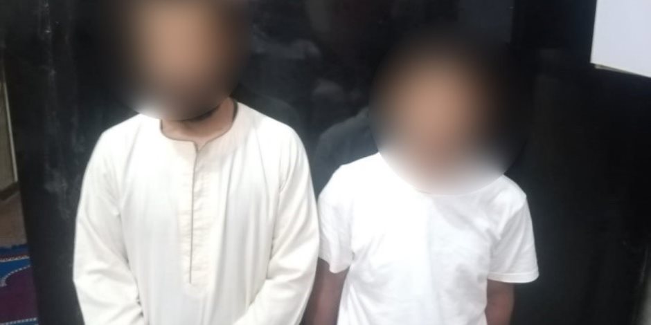 ضبط عاطلين بالمنيا لقيامهما بالاستيلاء على بيانات بطاقات الدفع الإلكتروني الخاصة بالمواطنين ضبط عاطلين بالمنيا لقيامهما بالاستيلاء على بيانات بطاقات الدفع الإلكتروني الخاصة بالمواطنين
