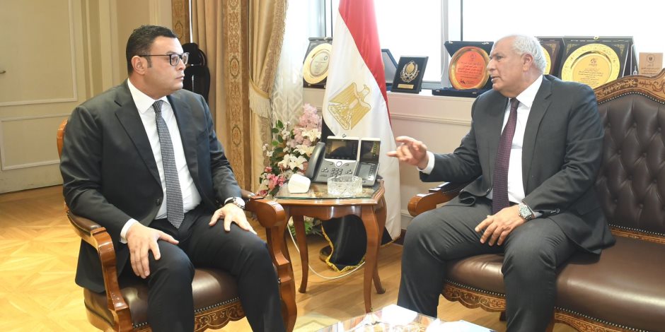 وزير الإسكان ومحافظ الوادي الجديد يبحثان عدداً من ملفات التعاون المشترك المتعلقة بمياه الشرب والصرف الصحي