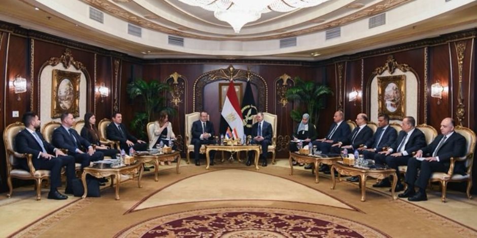 محمود توفيق يستقبل وزير الداخلية بجمهورية صربيا لتعزيز التعاون الأمني محمود توفيق يستقبل وزير الداخلية بجمهورية صربيا لتعزيز التعاون الأمني