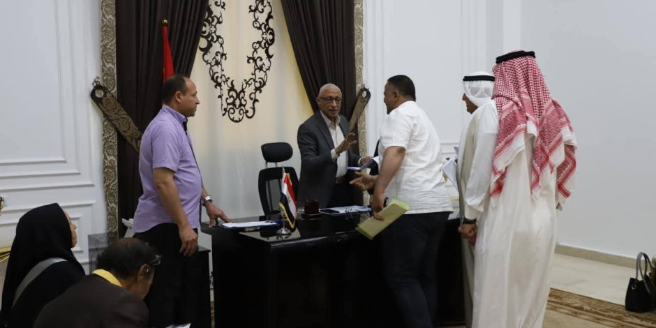 "مجاور" يوجه الجهاز التنفيذي بالتواصل المباشر مع المواطنين بشمال سيناء والاستجابة لمطالبهم (صور) "مجاور" يوجه الجهاز التنفيذي بالتواصل المباشر مع المواطنين بشمال سيناء والاستجابة لمطالبهم (صور)