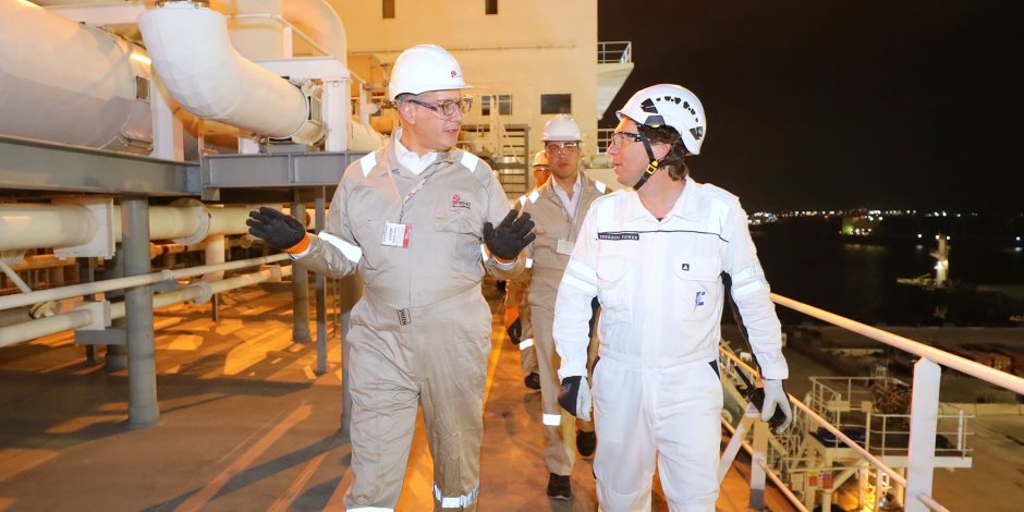 وزير البترول يتابع أعمال تجهيز سفينة التغييز "Energos Power" برصيف "تحيا مصر" بميناء الإسكندرية وزير البترول يتابع أعمال تجهيز سفينة التغييز "Energos Power" برصيف "تحيا مصر" بميناء الإسكندرية