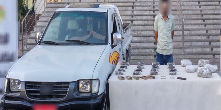 ضبط عناصر بؤر إجرامية شديدة الخطورة من متجري المخدرات والأسلحة غير المرخصة ضبط عناصر بؤر إجرامية شديدة الخطورة من متجري المخدرات والأسلحة غير المرخصة