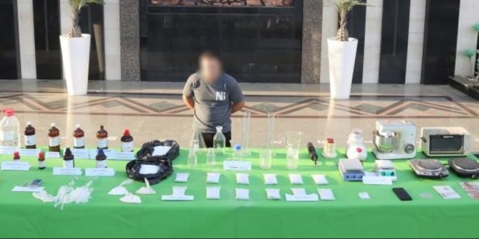 ضبط عنصر جنائى بالقليوبية يجلب المواد الكميائية المستخدمة فى تصنيع مخدر "الميفدرون " ضبط عنصر جنائى بالقليوبية يجلب المواد الكميائية المستخدمة فى تصنيع مخدر "الميفدرون "
