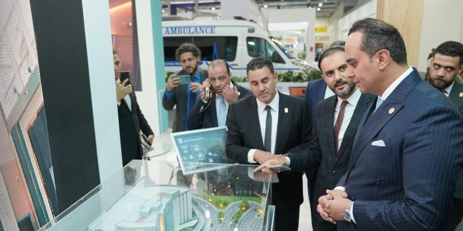 رئيس هيئة الرعاية الصحية يستقبل رئيس لجنة الصحة بمجلس النواب بجناح الهيئة وتفقدا أهم الأنشطة التى تقدم من خلاله للوفود الأفريقية رئيس هيئة الرعاية الصحية يستقبل رئيس لجنة الصحة بمجلس النواب بجناح الهيئة وتفقدا أهم الأنشطة التى تقدم من خلاله للوفود الأفريقية
