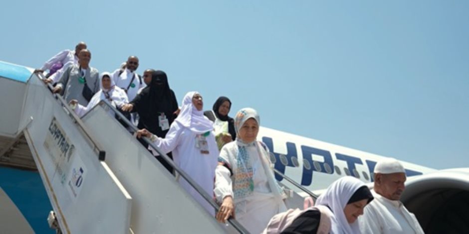 الداخلية تعلن عودة آخر أفواج حجاج القرعة إلى أرض الوطن بسلام (فيديو) الداخلية تعلن عودة آخر أفواج حجاج القرعة إلى أرض الوطن بسلام (فيديو)