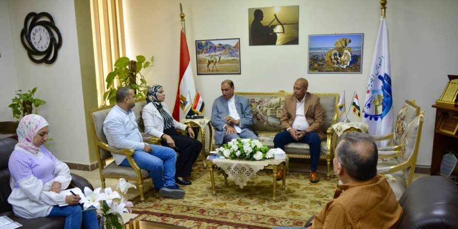 رئيسا جهاز السويس الجديدة والمناطق الحرة يناقشان تطوير المنطقة الحرة للاستثمار بعتاقة رئيسا جهاز السويس الجديدة والمناطق الحرة يناقشان تطوير المنطقة الحرة للاستثمار بعتاقة
