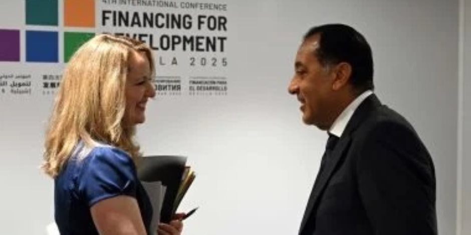 رئيس الوزراء يطلب تقديم الدعم اللازم من قبل المجتمع الدولى لمصر فى ضوء الأعباء