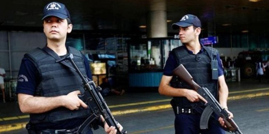 تركيا: صدامات عنيفة في إسطنبول بعد نشر رسم كاريكاتوري اعتُبر مسيئًا للنبي محمد تركيا: صدامات عنيفة في إسطنبول بعد نشر رسم كاريكاتوري اعتُبر مسيئًا للنبي محمد