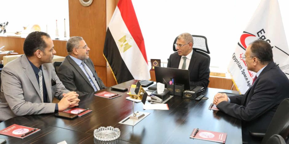 الرئيس التنفيذي لوكالة الفضاء المصرية يستقبل رئيس المركز القومي لبحوث المياه لبحث سبل التعاون المشترك في مجالات الموارد المائية وتكنولوجيا الفضاء الرئيس التنفيذي لوكالة الفضاء المصرية يستقبل رئيس المركز القومي لبحوث المياه لبحث سبل التعاون المشترك في مجالات الموارد المائية وتكنولوجيا الفضاء