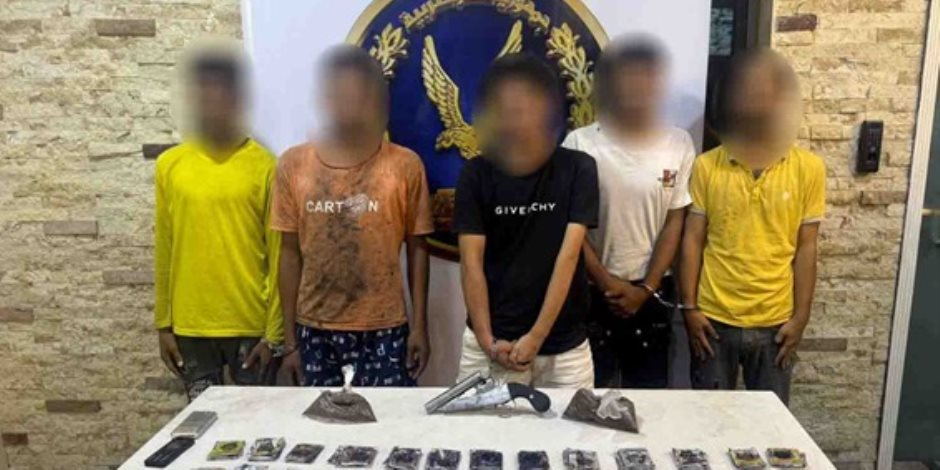 كشف ملابسات فيديو قيام عدد من الأشخاص بالإتجار بالمواد المخدرة بالقاهرة كشف ملابسات فيديو قيام عدد من الأشخاص بالإتجار بالمواد المخدرة بالقاهرة