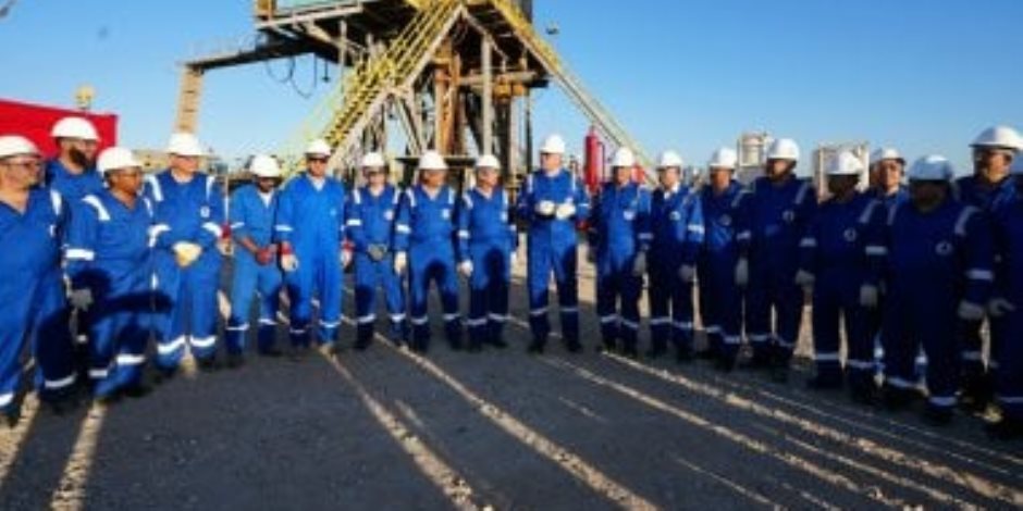 وزير البترول يتفقد موقع بئر "بيجونا-2" ضمن منطقة امتياز "نيو منزلة" وزير البترول يتفقد موقع بئر "بيجونا-2" ضمن منطقة امتياز "نيو منزلة"