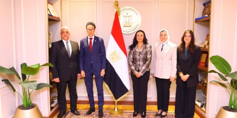 وزيرة التضامن تلتقي رئيس بعثة اللجنة الدولية للصليب الأحمر وزيرة التضامن تلتقي رئيس بعثة اللجنة الدولية للصليب الأحمر