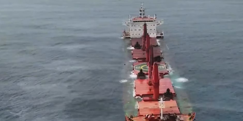 الحوثيون: استهدفها السفينة "إترنيتى" بزورق مسير و6 صواريخ باليستية الحوثيون: استهدفها السفينة "إترنيتى" بزورق مسير و6 صواريخ باليستية