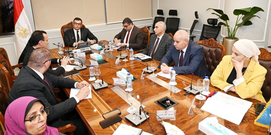 وزير الإسكان يتابع موقف مبادرتي "بيتك في مصر" و"بيت الوطن" للمصريين بالخارج وزير الإسكان يتابع موقف مبادرتي "بيتك في مصر" و"بيت الوطن" للمصريين بالخارج