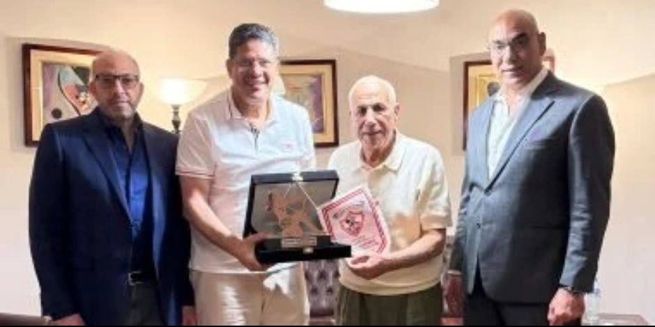 خلال الساعات القليلة الماضية .. الزمالك يكرم أيمن الرمادى بعد التتويج بكأس مصر