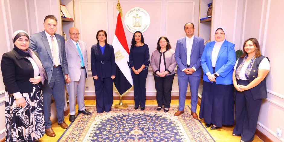 وزيرة التضامن تستقبل المدير الإقليمي لمنظمة الصحة العالمية لشرق المتوسط.. وتبحثان التعاون في مكافحة الإدمان وتعاطي المخدرات وزيرة التضامن تستقبل المدير الإقليمي لمنظمة الصحة العالمية لشرق المتوسط.. وتبحثان التعاون في مكافحة الإدمان وتعاطي المخدرات