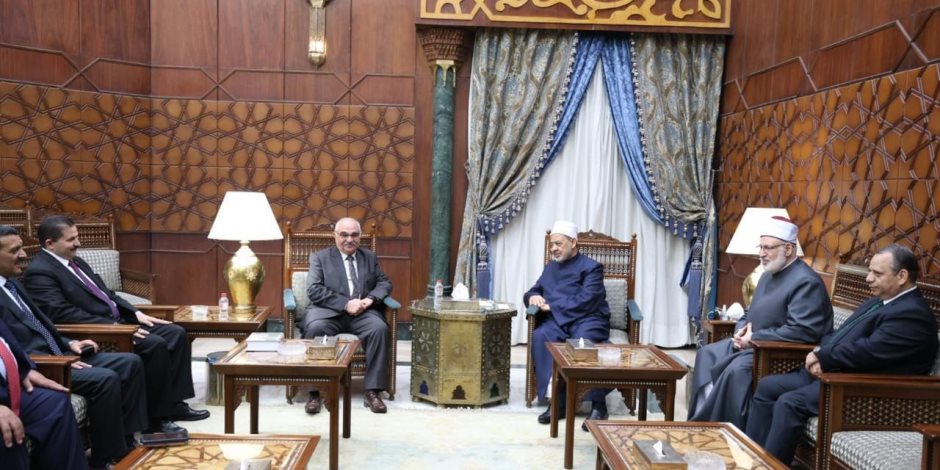 شيخ الأزهر يستقبل رئيس هيئة قضايا الدولة ويهنئه بمنصبه الجديد ويتمنى له التوفيق في أداء مهام عمله شيخ الأزهر يستقبل رئيس هيئة قضايا الدولة ويهنئه بمنصبه الجديد ويتمنى له التوفيق في أداء مهام عمله