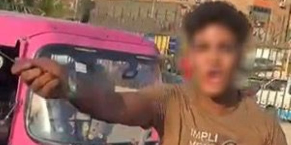 ضبط سائق توك توك ظهر في فيديو بألفاظ خارجة ويعتدي على سيارة شخص بمفك ضبط سائق توك توك ظهر في فيديو بألفاظ خارجة ويعتدي على سيارة شخص بمفك
