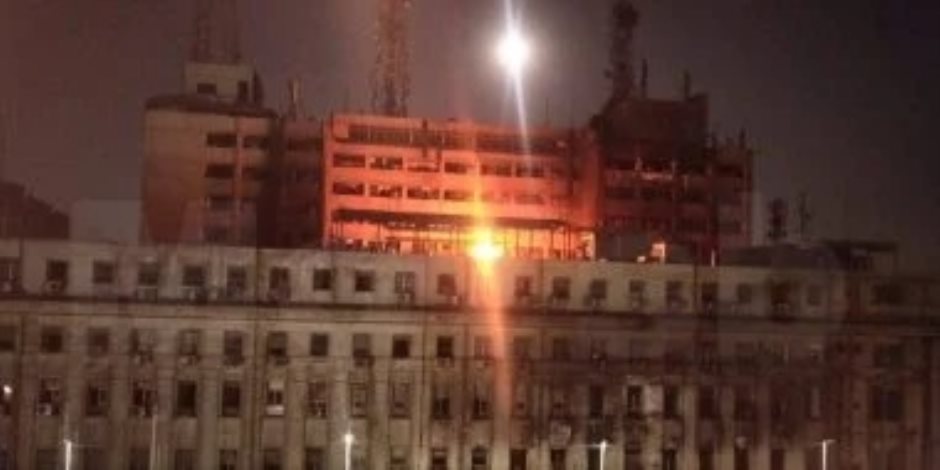المعاينة الأولية : حريق محدود في واجهة المبنى الملحق بسنترال رمسيس المعاينة الأولية : حريق محدود في واجهة المبنى الملحق بسنترال رمسيس