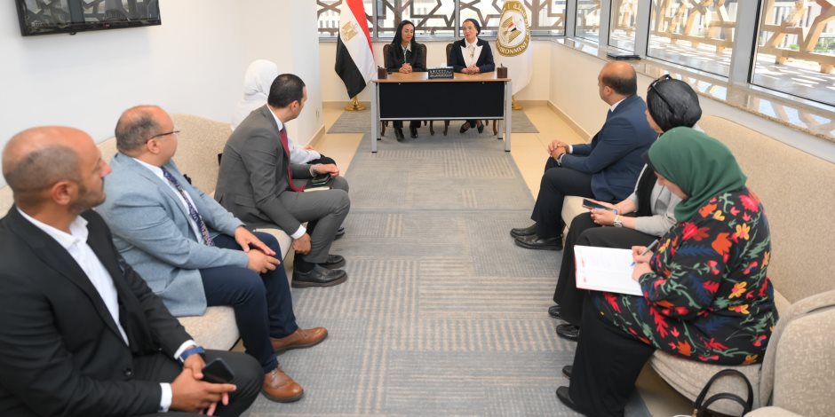 وزيرتا البيئة والتضامن تشهدان توقيع مذكرة تعاون بين جهاز تنظيم إدارة المخلفات وجمعية الهلال الأحمر فى مجالات الاستشارات البيئية وإدارة المخلفات وزيرتا البيئة والتضامن تشهدان توقيع مذكرة تعاون بين جهاز تنظيم إدارة المخلفات وجمعية الهلال الأحمر فى مجالات الاستشارات البيئية وإدارة المخلفات