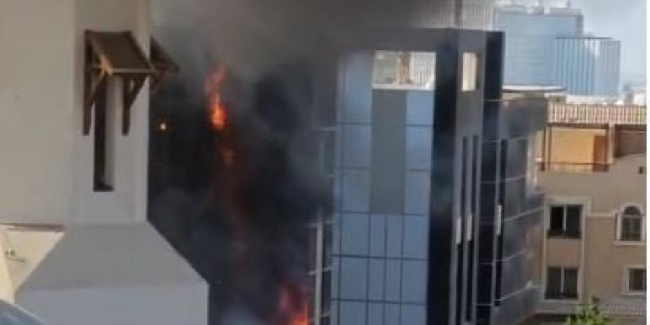 السيطرة على حريق داخل دبى مول فى منطقة الشيخ زايد السيطرة على حريق داخل دبى مول فى منطقة الشيخ زايد