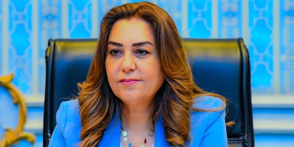 بالتنسيق مع المجلس القومي للمرأة وزارة التنمية المحلية توجه المحافظات بتيسير مشاركة صاحبات الحرف اليدوية فى المنافذ والمعارض الدائمة بالتنسيق مع المجلس القومي للمرأة وزارة التنمية المحلية توجه المحافظات بتيسير مشاركة صاحبات الحرف اليدوية فى المنافذ والمعارض الدائمة