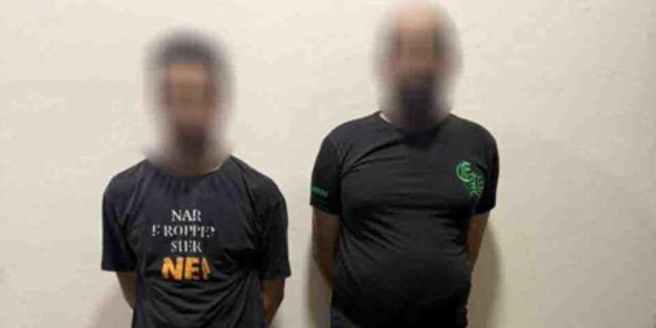 كشف ملابسات مقطع فيديو متداول تضمن قيام أحد الأشخاص يستقل دراجة نارية وبصحبته آخر بترويج المواد المخدرة بالقليوبية وضبط مرتكبا الواقعة كشف ملابسات مقطع فيديو متداول تضمن قيام أحد الأشخاص يستقل دراجة نارية وبصحبته آخر بترويج المواد المخدرة بالقليوبية وضبط مرتكبا الواقعة