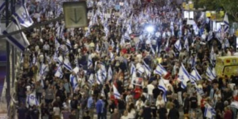 مظاهرات حاشدة فى تل أبيب للمطالبة بوقف حرب غزة وإنجاز صفقة تبادل الأسرى مظاهرات حاشدة فى تل أبيب للمطالبة بوقف حرب غزة وإنجاز صفقة تبادل الأسرى