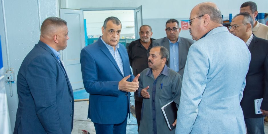 وزير الدولة للإنتاج الحربي يتفقد خطوط الإنتاج بشركة هليوبوليس للصناعات الكيماوية ( مصنع 81 الحربى ) وزير الدولة للإنتاج الحربي يتفقد خطوط الإنتاج بشركة هليوبوليس للصناعات الكيماوية ( مصنع 81 الحربى )
